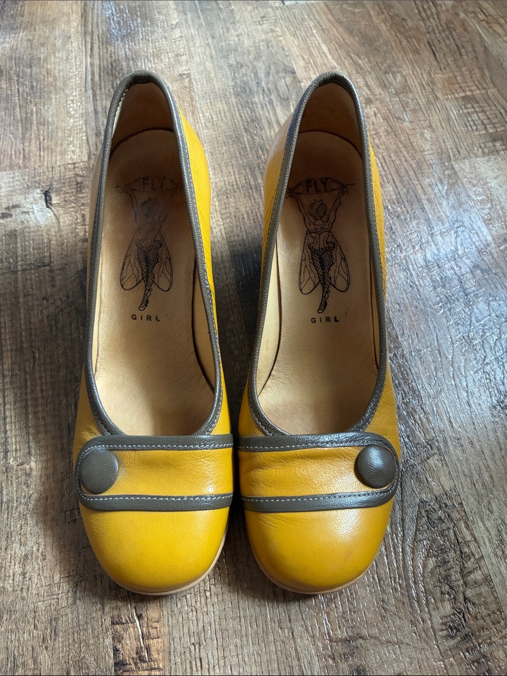 Fly London “Fly Girl” Woman’s Yellow Leather Shoes with Contrast Trim